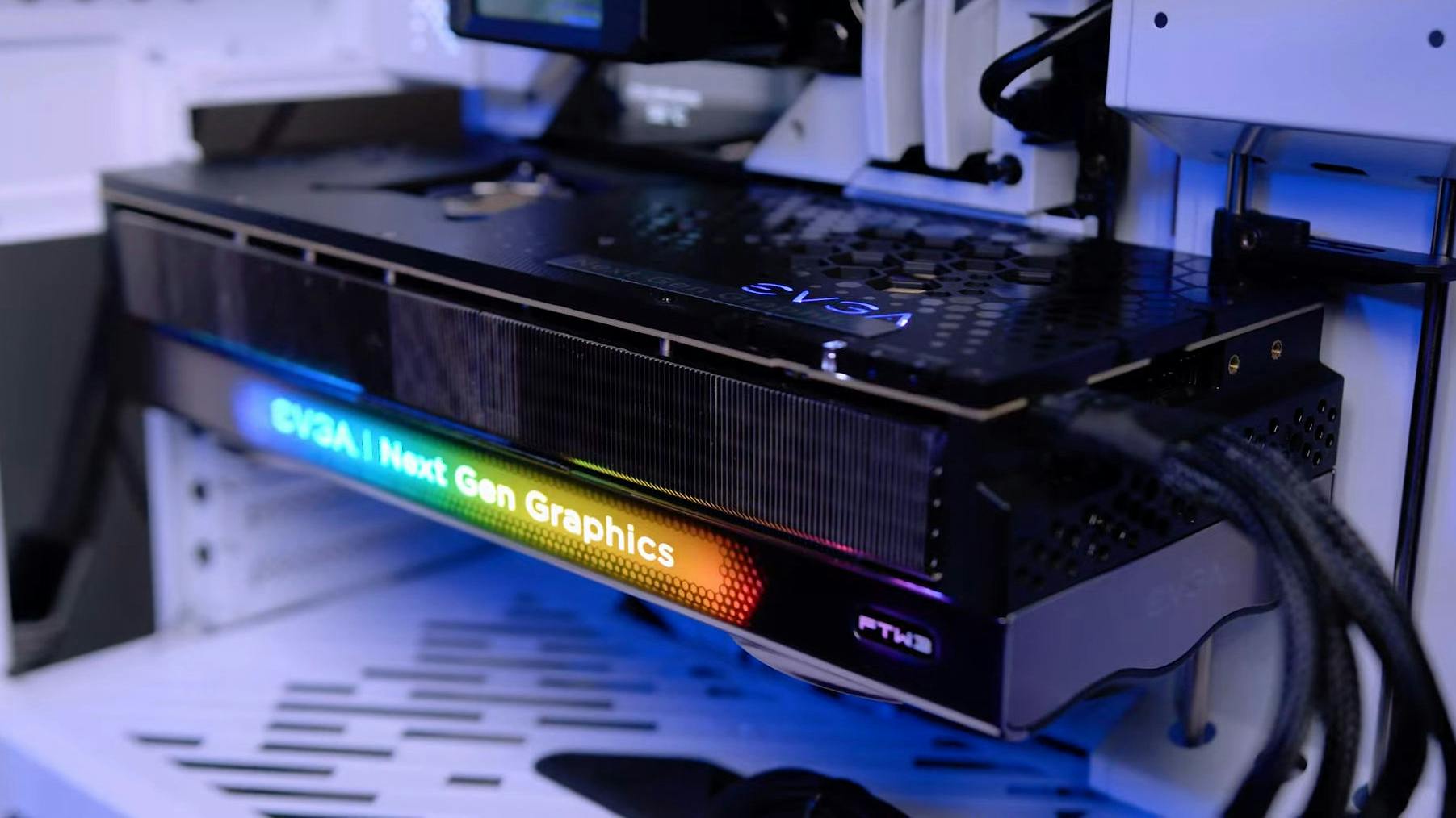 YouTubers tonen EVGA's prototype van RTX 4090