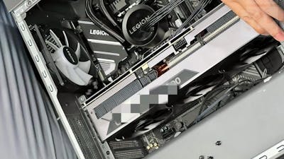 Gigantische RTX 4090 gespot in Lenovo Legion-systeem