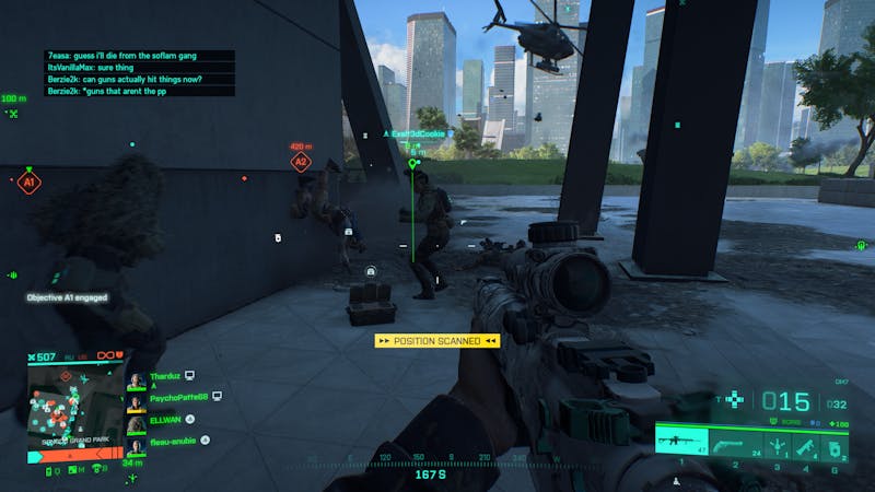 In-game screenshot van chaos bij het bestormen van een Battlefield 2042-basis.