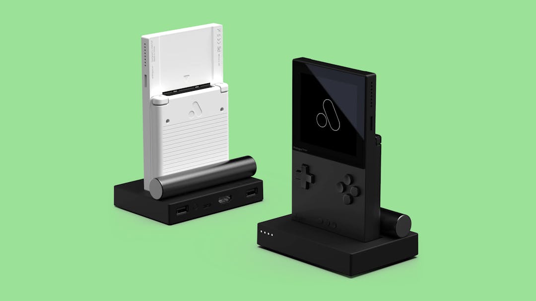 Twee renders van de Analogue Pocket in het los verkrijgbare Dock