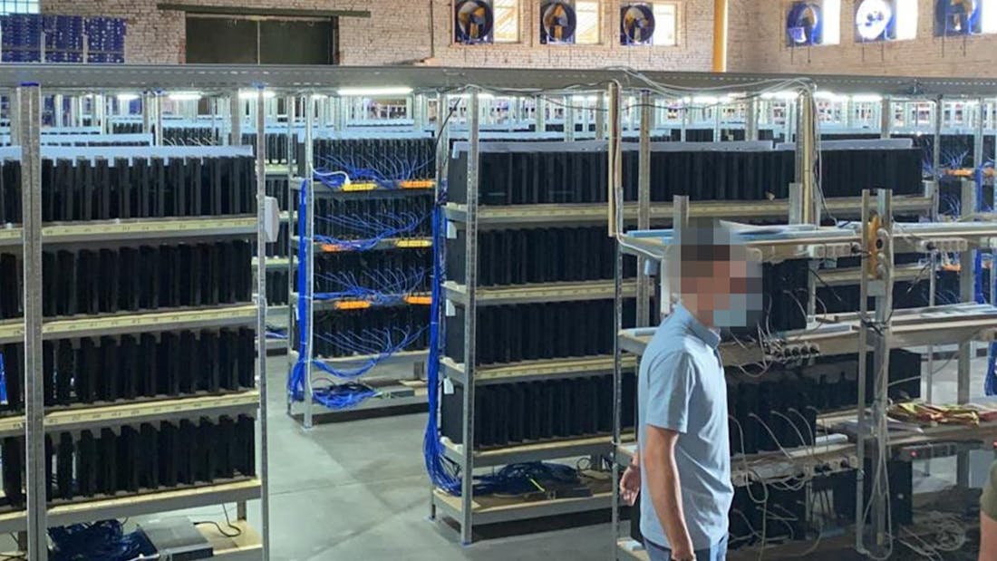 Oekraïense veiligheidsdienst vindt crypto-boerderij met 3.800 PlayStation 4-consoles