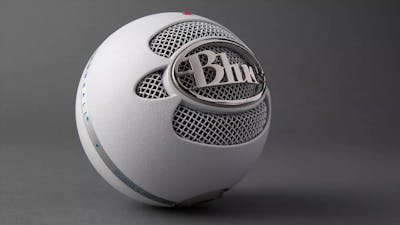 De Blue Snowball: eenvoudige usb-microfoon met praktische problemen