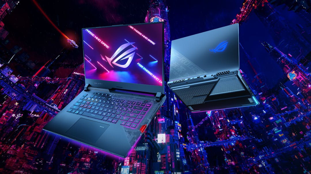 Promotionele render van twee ASUS ROG Strix G15 gamelaptops. Zowel de achter- als voorzijde zijn zij-aan-zij te zien.