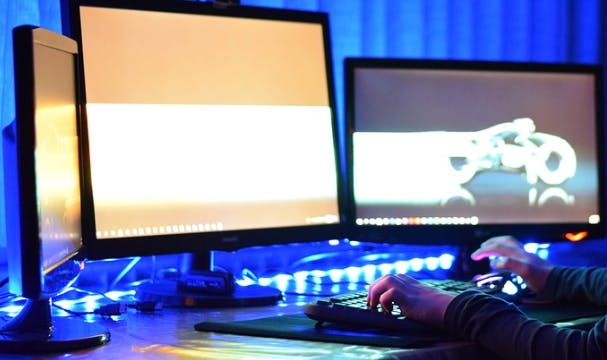 Internetvriendin redt Britse gamer na epileptische aanval