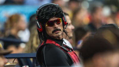 Alle referenties naar Dr. Disrespect zijn uit Rogue Company gehaald