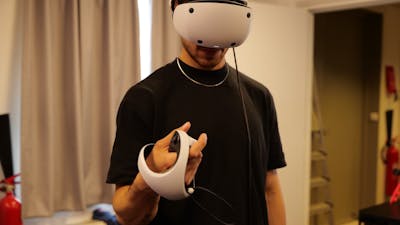 We sloten de PS VR2 aan op pc zodat jij het niet hoeft te doen