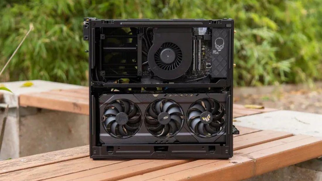 intel-nuc-13-extreme-chassis.jpg NUC 13 Extreme-moederbord is alsnog kleiner dan RTX 4090