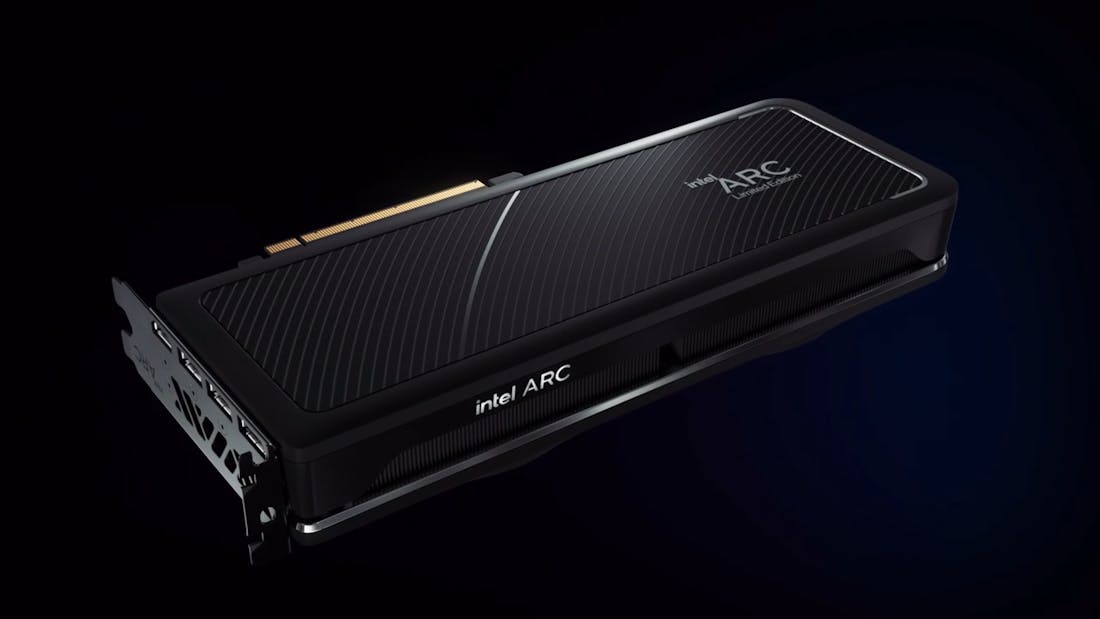 intel-arc-alchemist-a770-desktop-gpu.jpg Videokaart van Intel kort getoond met drie 8-pins connectoren