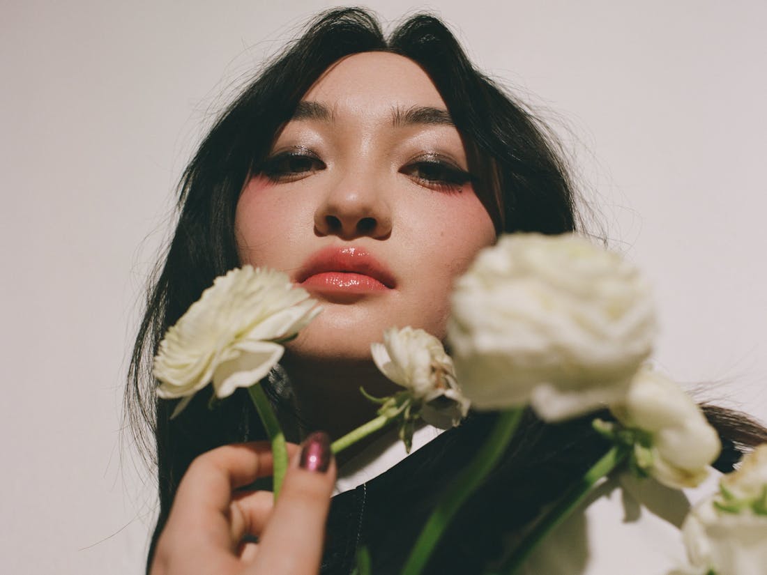 mxmtoon-press-photo-sad-disco-5-pc-brett-warren_GRI8uG9.jpg Life is Strange-zangeres mxmtoon: 'Games zijn altijd een veilige plek voor mij geweest'