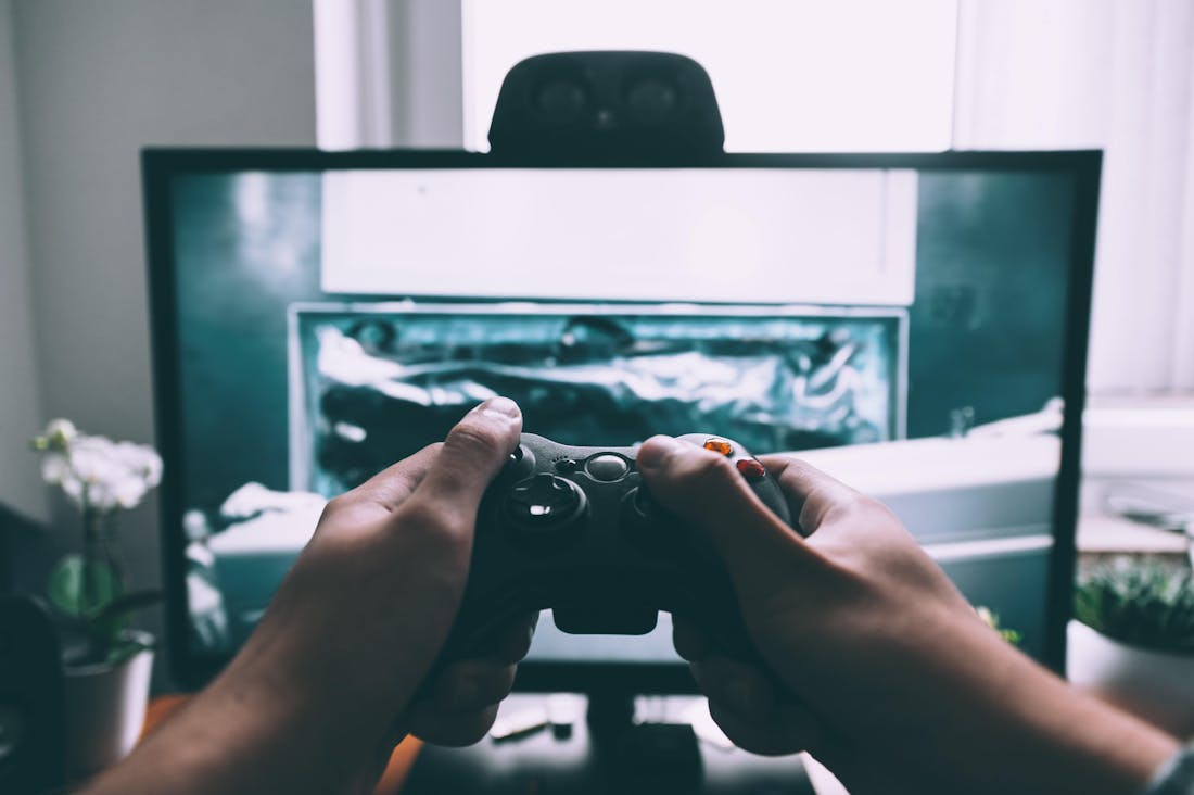 glenn-carstens-peters-0woypejq7jc-unsplash.jpg Een echte gamer kán niet zonder glasvezel