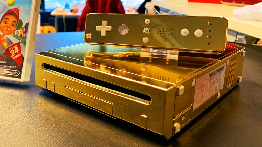 gouden-wii-bann.png Het verhaal achter de gouden Wii van Koningin Elizabeth II