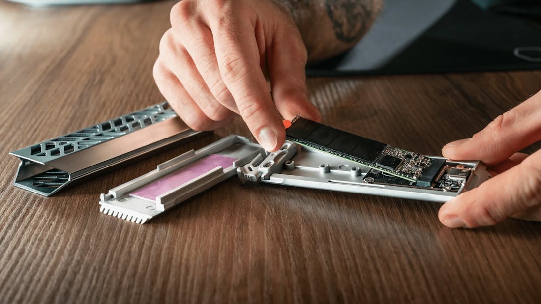 cooler-master-oracle-air-installatie.jpg Cooler Master maakt interne ssd's extern met Oracle Air